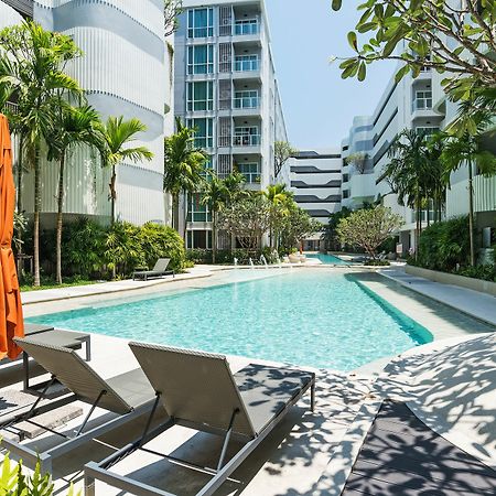 Favstay - The Base Downtown Phuket Exterior foto