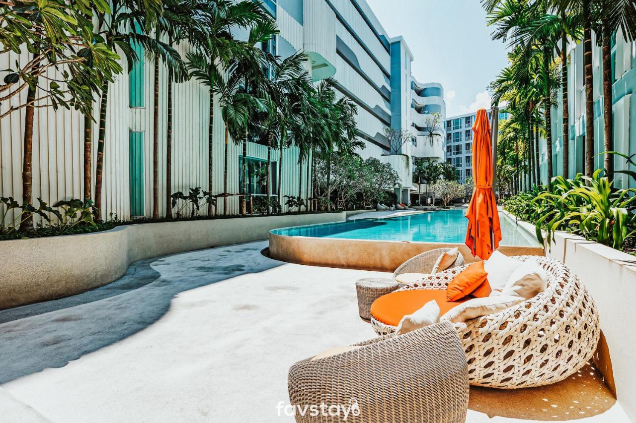 Favstay - The Base Downtown Phuket Exterior foto