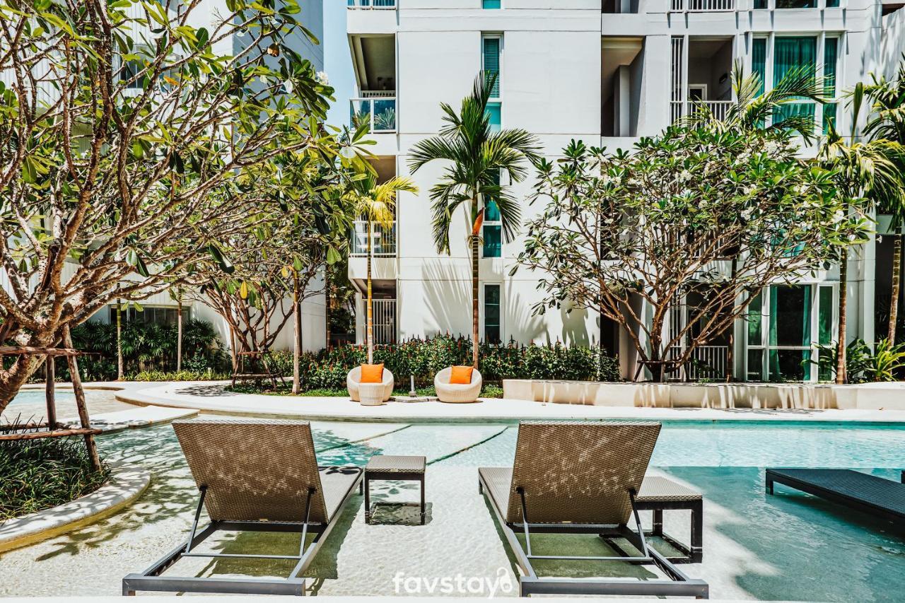 Favstay - The Base Downtown Phuket Exterior foto