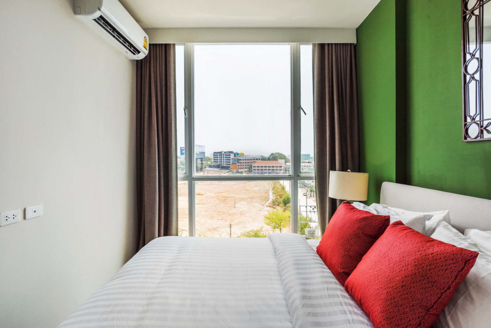 Favstay - The Base Downtown Phuket Exterior foto