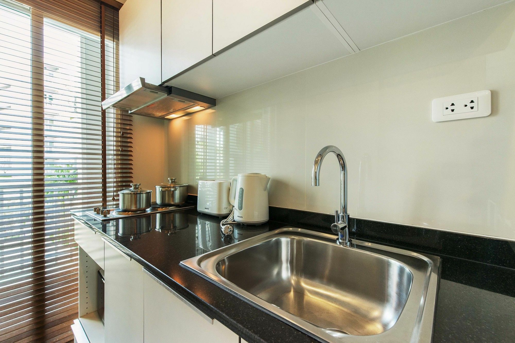 Favstay - The Base Downtown Phuket Exterior foto