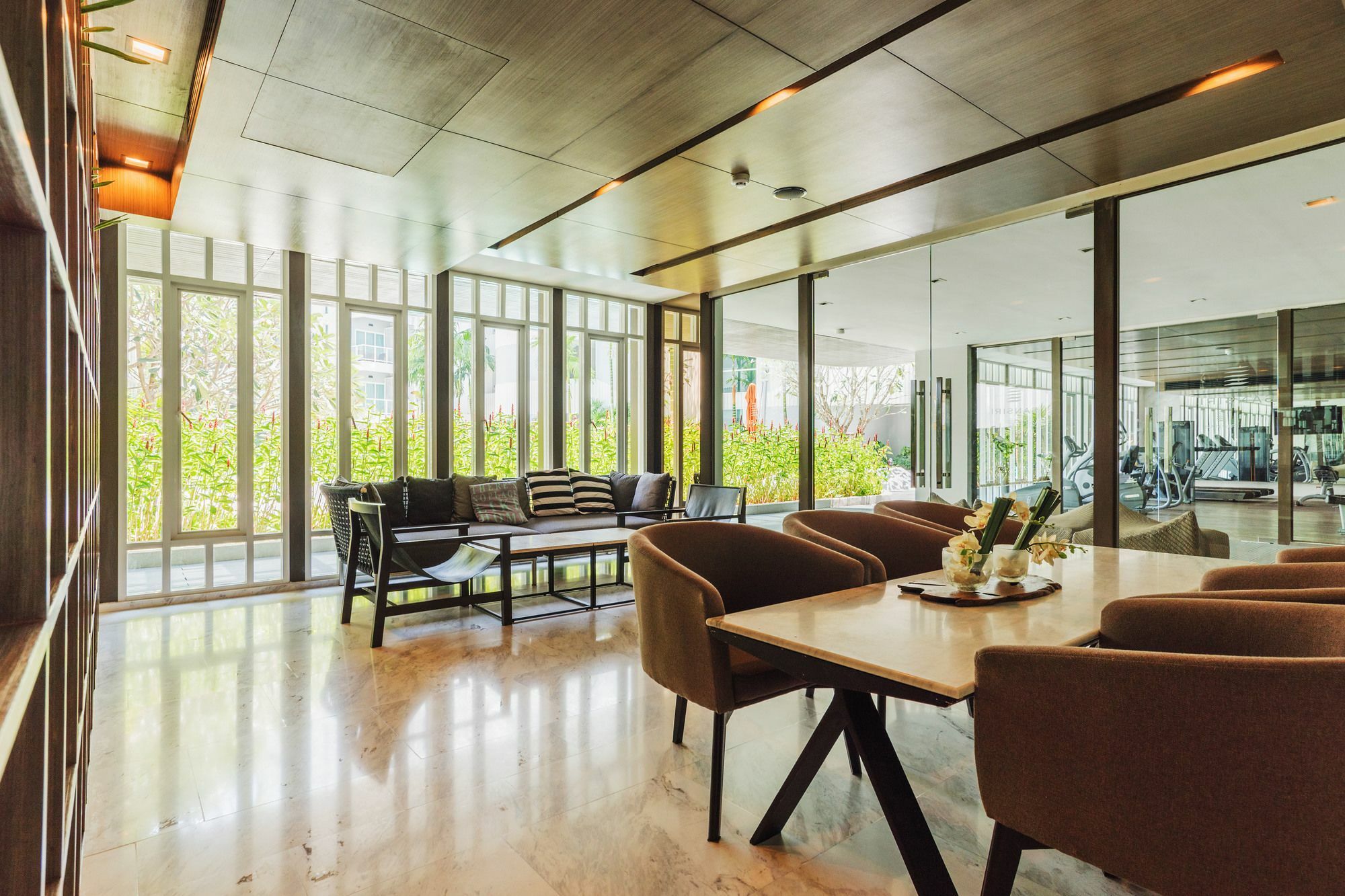 Favstay - The Base Downtown Phuket Exterior foto