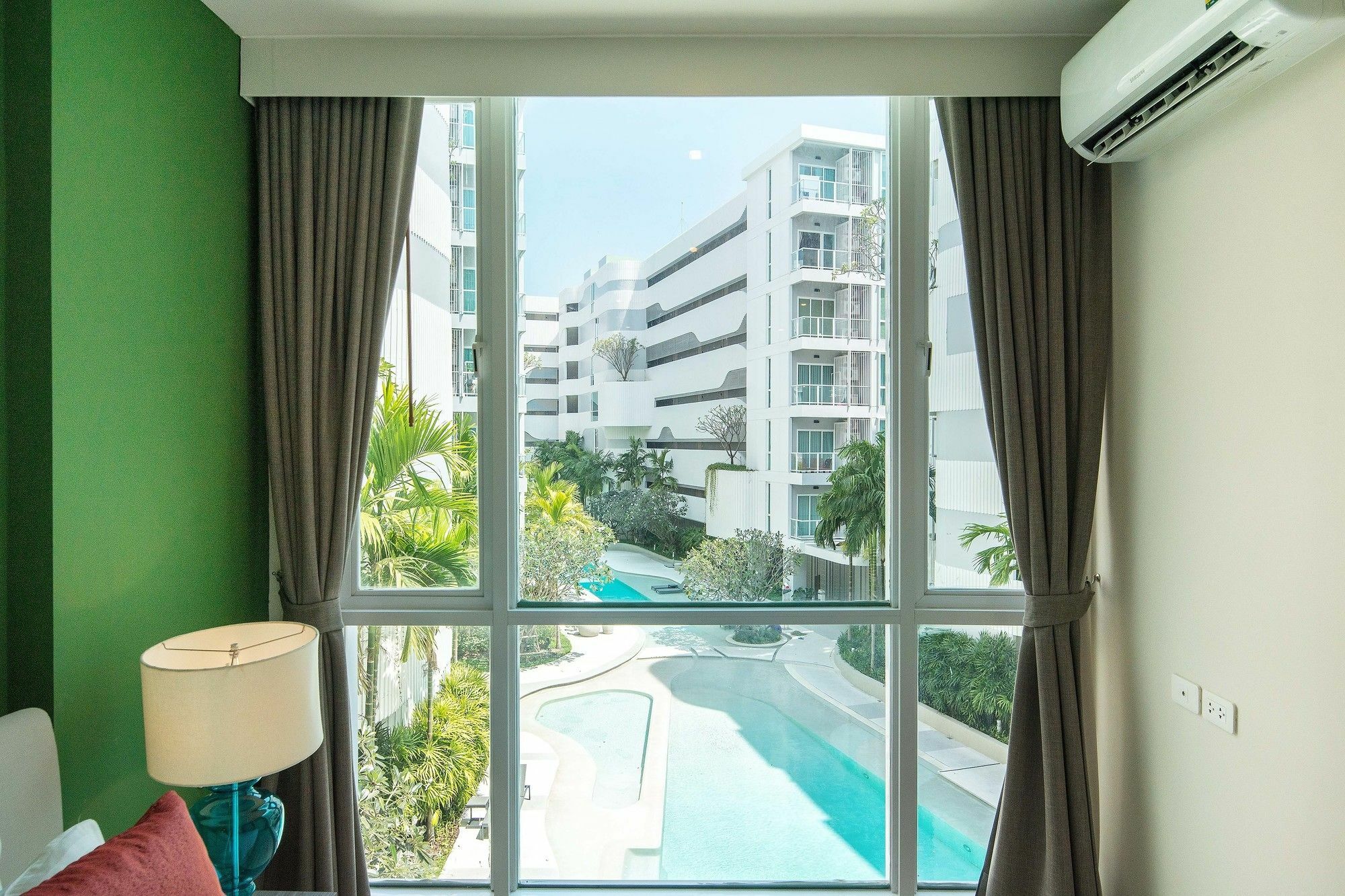 Favstay - The Base Downtown Phuket Exterior foto
