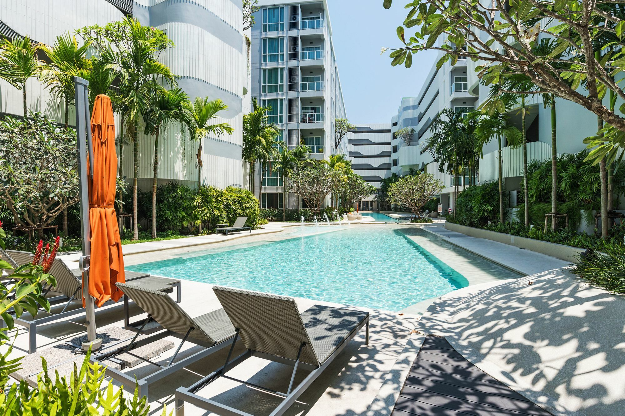 Favstay - The Base Downtown Phuket Exterior foto